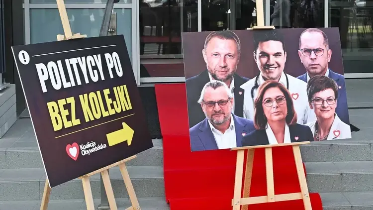 Happening przed Szpitalem Południowym w Warszawie