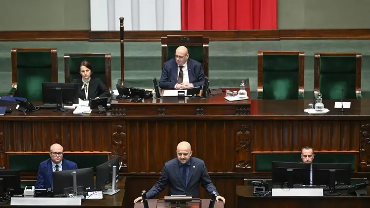 Poseł PiS Dariusz Matecki na mównicy sejmowej