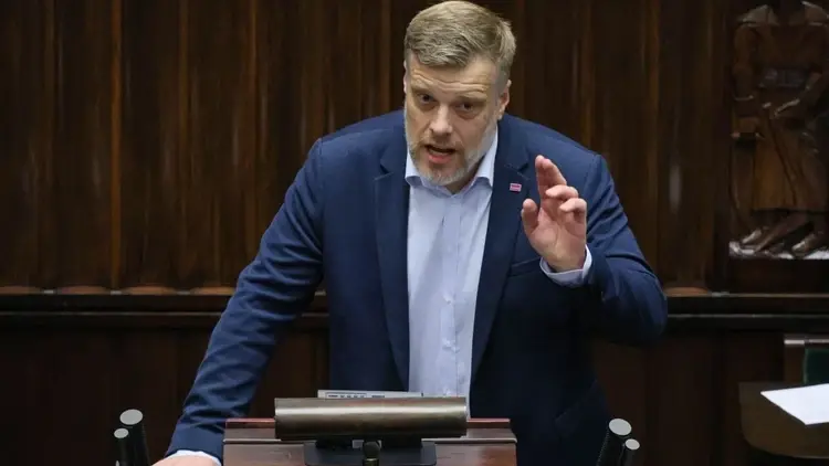 Adrian Zandberg na sejmowej mównicy