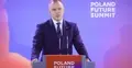 Karol Nawrocki przemawia do mikrofonu