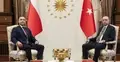 Przywódcy Polski i Turcji Karol Nawrocki, Recep Erdogan. W tle flaga Polski i Turcji
