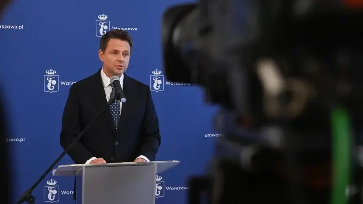 rafał trzaskowski na konferencji prasowej