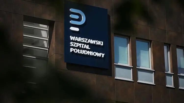 szpital południowy napisa na elewacji przy wejściu