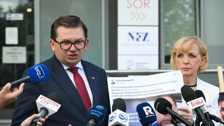 Anna Kwiecień i Łukasz Kmita przed kontrolą poselską
