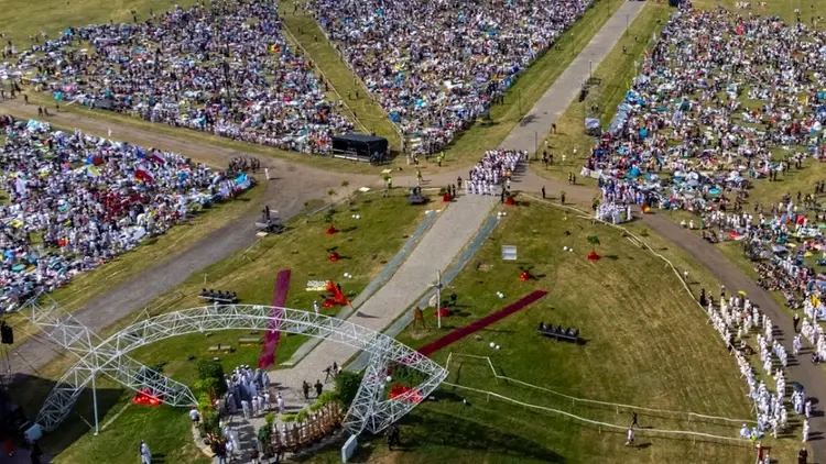 Lednica 2000, spotkanie modlitewne młodzieży