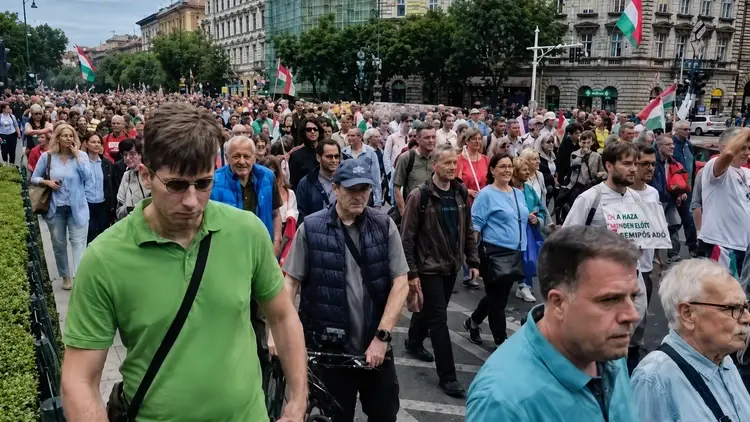 Protesty Węgrów przeciwko paktowi migracyjnemu