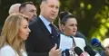 Przemysław Czarnek przemawia do mikrofonu, w ręku trzyma dokumenty