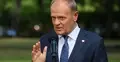 Donald Tusk przemawia do mikrofonu na konferencji prasowej