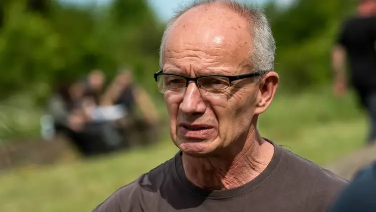Wiceprezes IPN Krzysztof Szwagrzyk w miejscu prac poszukiwawczych w Hucie Pieniackiej