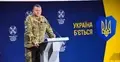 Gen. Walerij Załużny przemawia do mikrofonu na konferencji