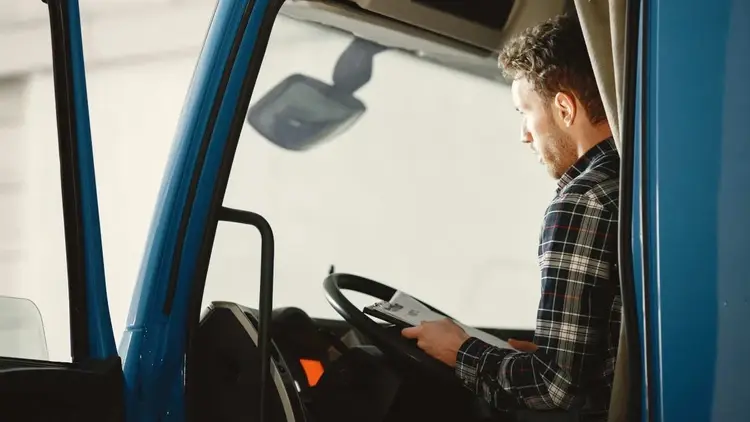 Jak działa system SENT w praktyce? GPS, kontrole i wysokie kary