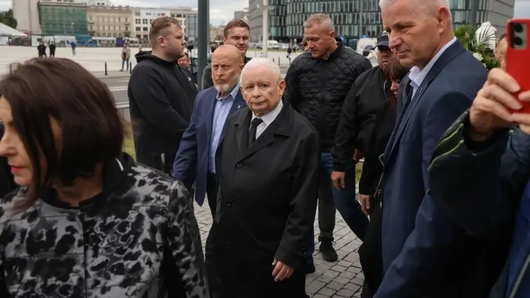 Jarosław KAczyński podczas miesięcznicy smoleńskiej