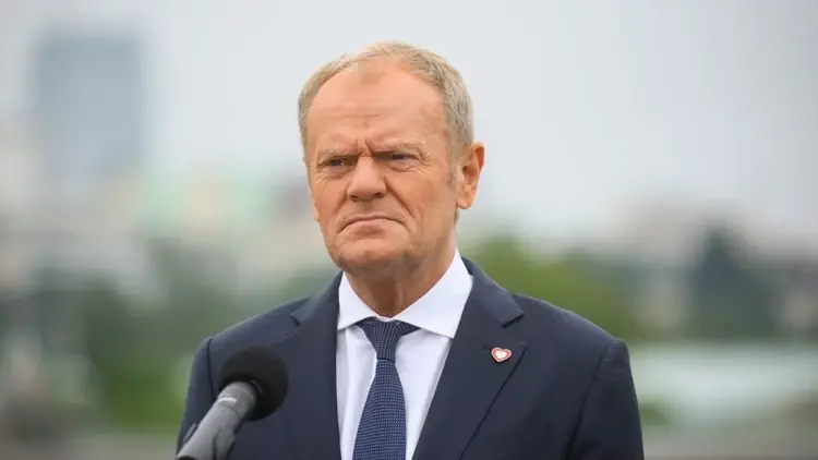 Donald Tusk podczas konferencji w paryżu
