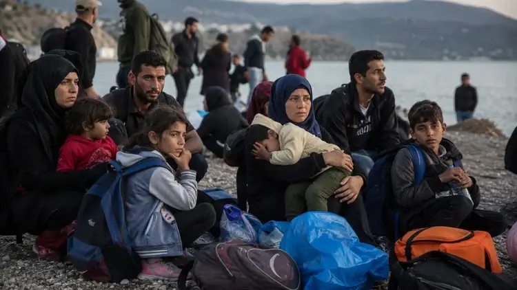 Nielegalni imigranci na greckim wybrzeżu - grafika poglądowa
