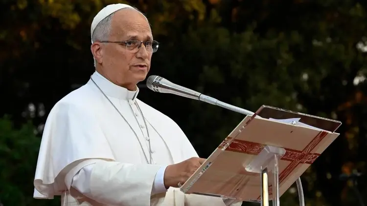 papież wygłaszający przemówienie