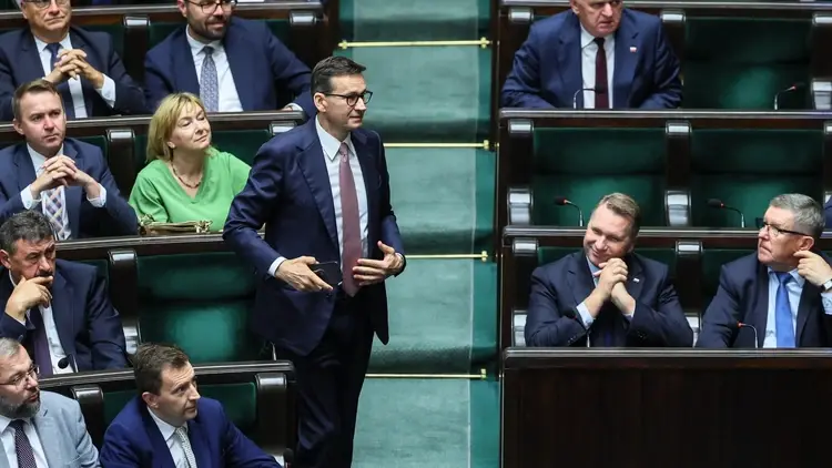 Mateusz Morawiecki w Sejmie wraz z posłami