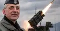 Gen. Dariusz Wroński. W tle system Patriot