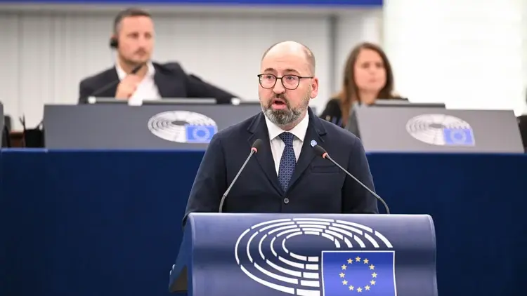 Reprezentujący Partię Europejskich Konserwatystów i Reformatorów (ECR) europoseł Adam Bielan