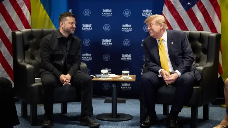 Prezydent Donald Trump podczas rozmów z prezydentem Ukrainy Wołodymyrem Zełenskim