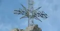 metalowy krzyż na szczycie góry Giewont