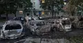 Zniszczone samochody po ataku rakietowym