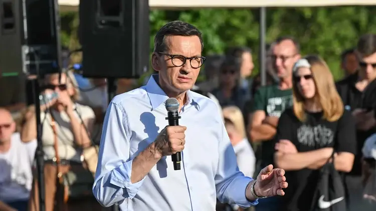 Mateusz Morawiecki podczas spotkania z mieszkańcami na osiedlu Jagodno