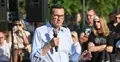 Mateusz Morawiecki podczas spotkania z mieszkańcami na osiedlu Jagodno