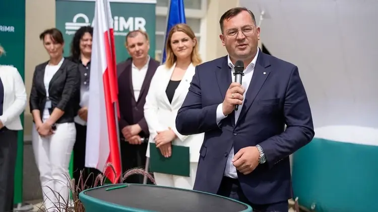 Stefan Krajewski z mikrofonem