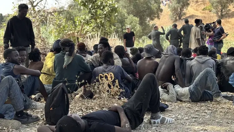 Migranci liczący na przedostanie się do Europy