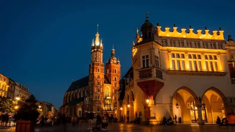 Kraków na sprzedaż. Miasto, które coraz bardziej należy do turystów