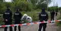 Funkcjonariusze policji zabezpieczający ślady - grafika poglądowa
