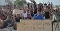 Migranci w Ceuce domagający się azylu w Hiszpanii
