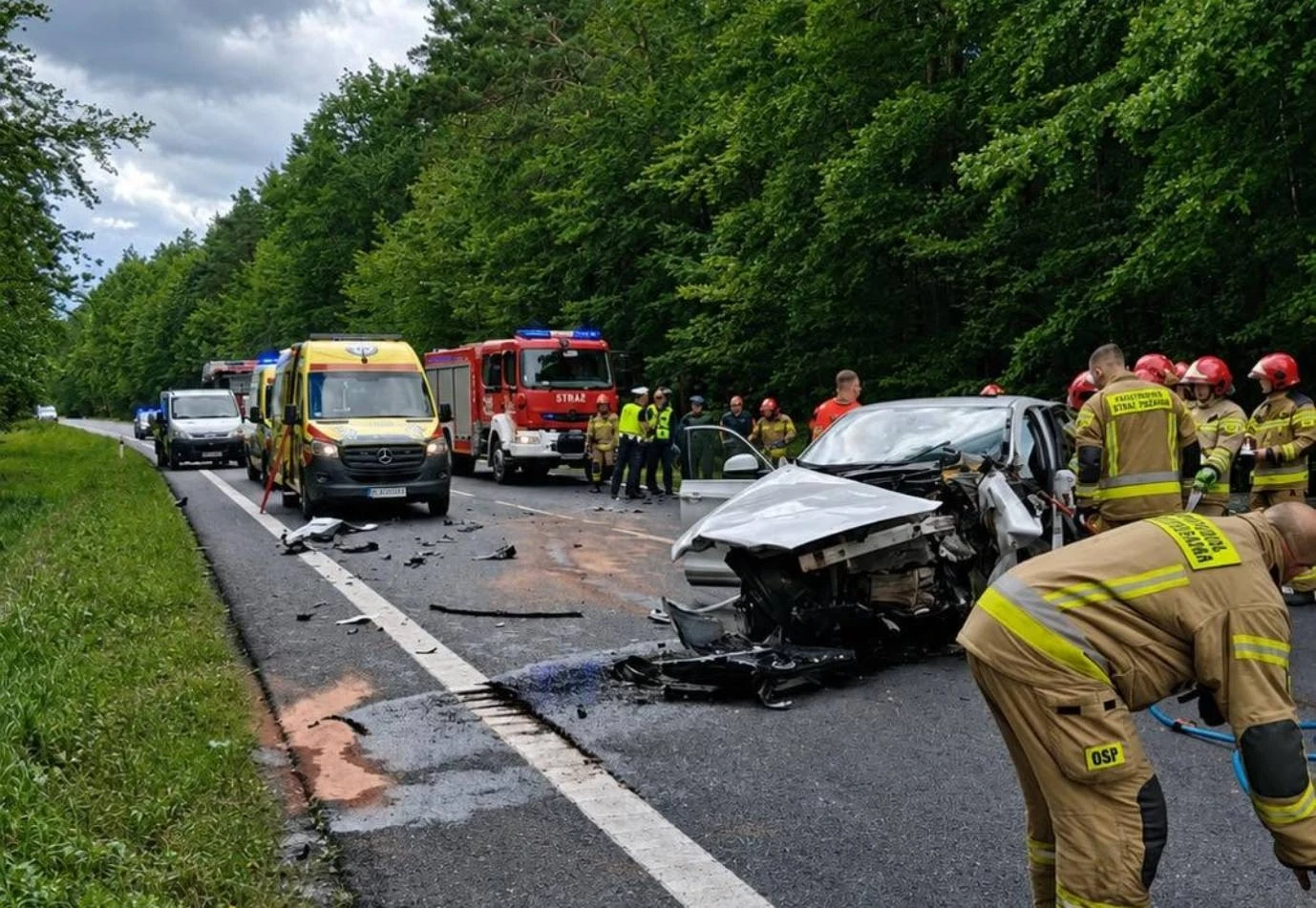 Koszmarny wypadek na Podkarpaciu. Dwie osoby nie żyją, DK9 zablokowana