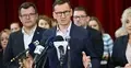 Mateusz Morawiecki przemawia na konferencji prasowej. W tle ludzie