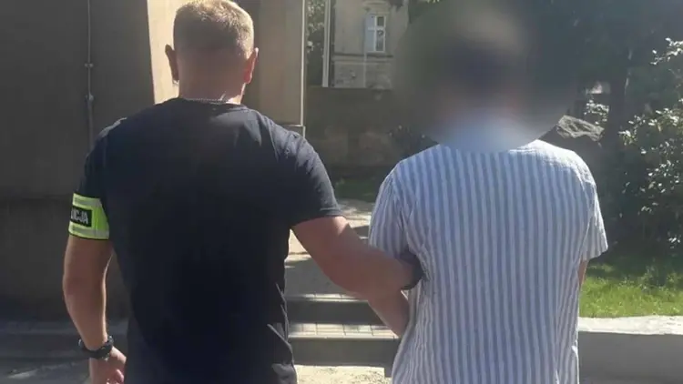 Zatrzymano 25-latka, który znieważał pomnik powstańców