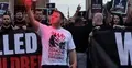 Sławomir Mentzen z grupą polskich patriotów przed Bramą Brandenburską