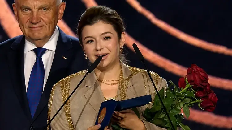 Natalia Panczenko odbiera Medal Wolności Słowa