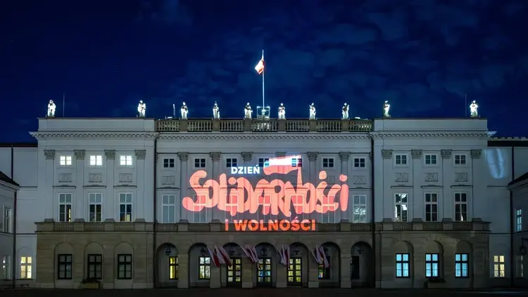 Dzień Solidarności i Wolności. Iluminacja na Pałacu Prezydenckim.