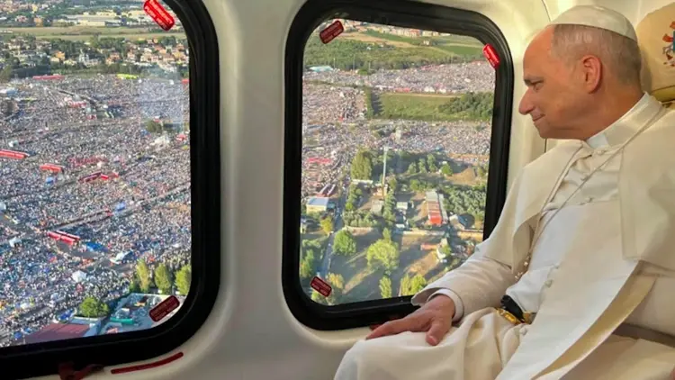 papież w helikopterze