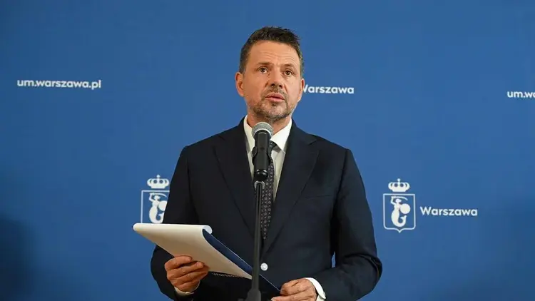 Rafał Trzaskowski podczas konferencji w Urzędzie Miasta w Warszawie