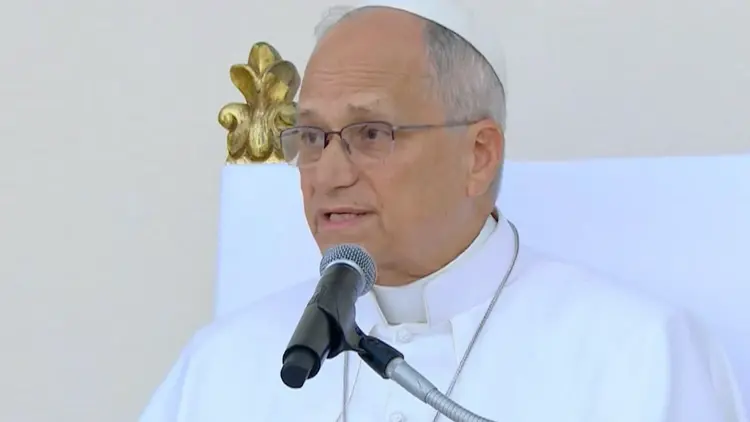 papież na spotkaniu z młodzieżą franciszkańską