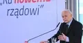Jarosław Kaczyński przemawia do mikrofonu
