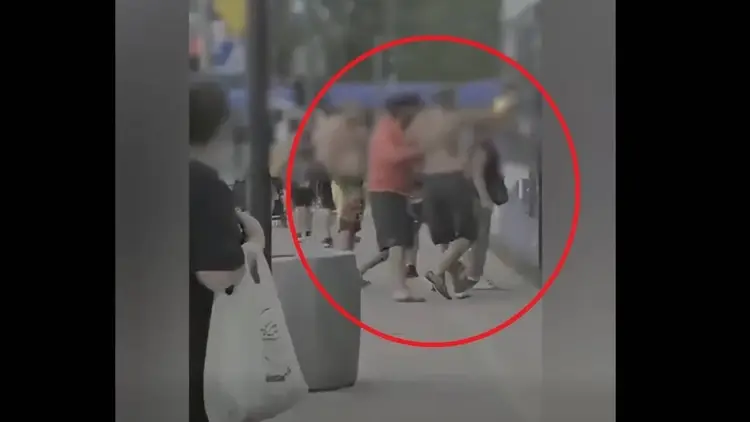 Kraków: 6 imigrantów zaczepiało kobietę. Dwóch mężczyzn stanęło w jej obronie i zostało zaatakowanych