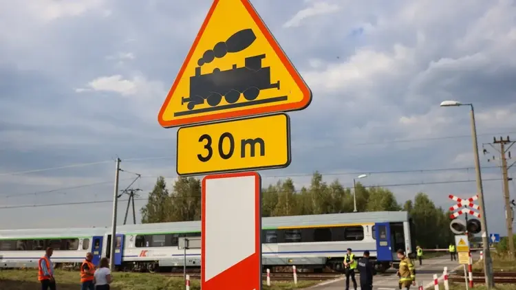 Miejsce wykolejenia pociągu PKP Intercity relacji Lublin-Szczecin w miejscowości Sokolniki Suche