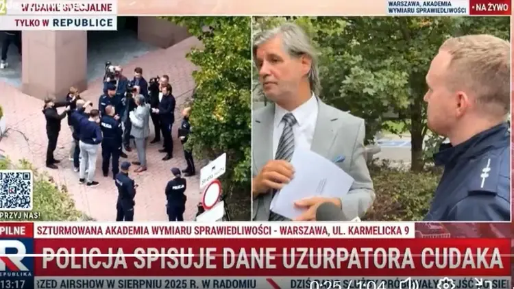 slawomir cudak i policjanci pod aws