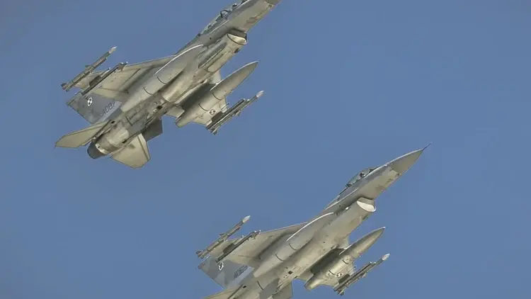 samoloty f-35 na niebie