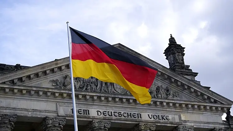 Reichstag w Berlinie, widok od strony zachodniej