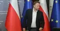 Marcin kierwinski na tle flag ue i polski