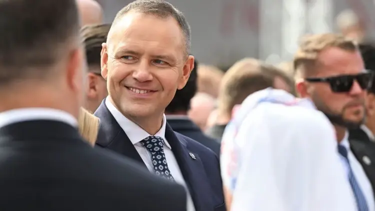 KArol nawrocki między ludźmi