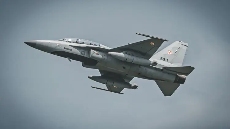Polski myśliwiec F-16 w powietrzu